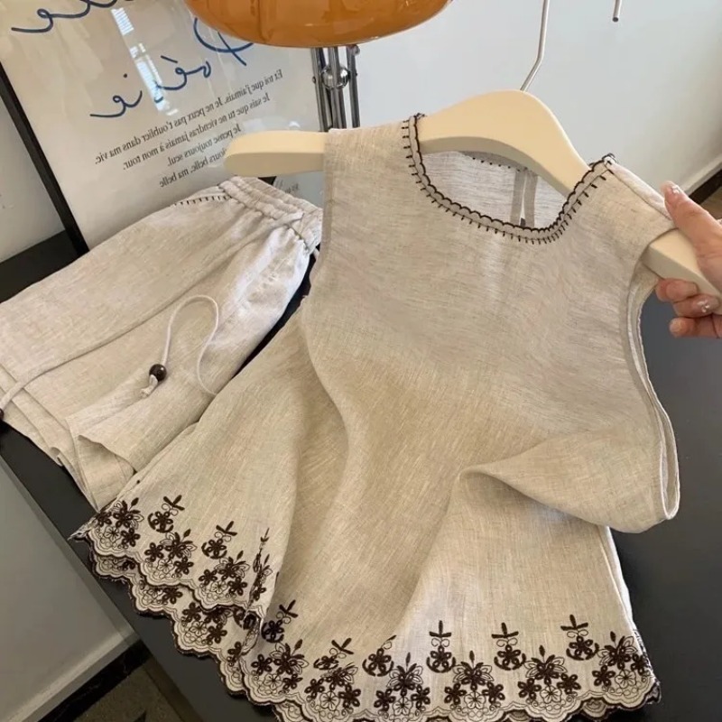 Simple Old Money Style Cotton  - Embroidery Class recension och pris