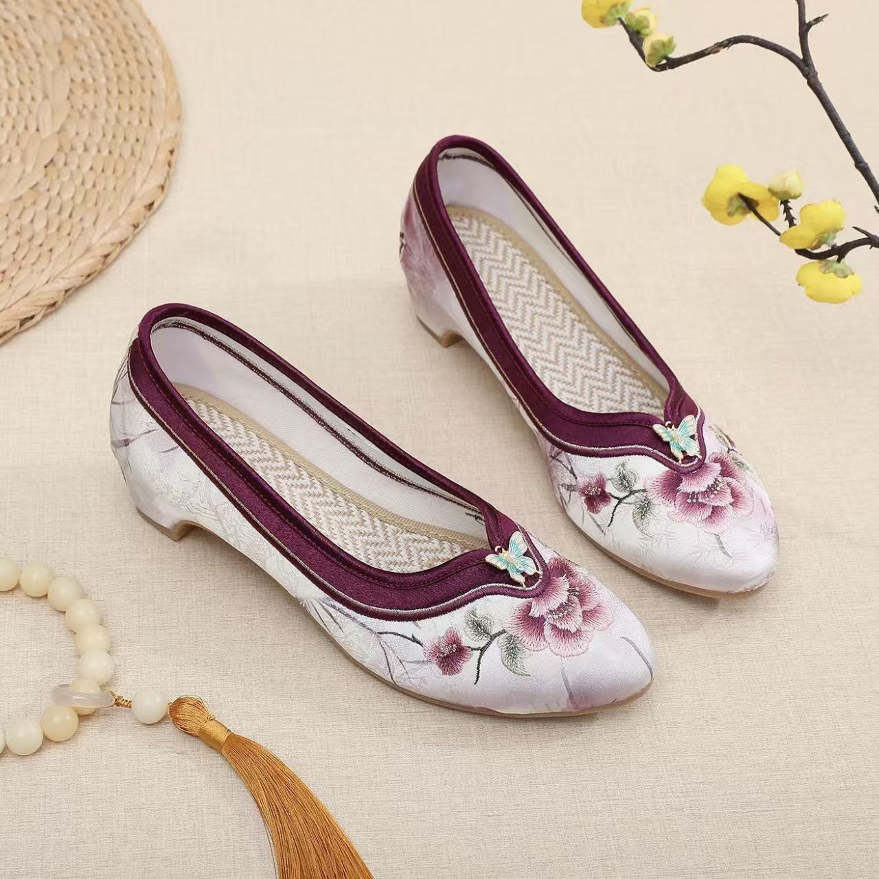 Woman Low Heel Embroidered Che - Embroidery Style recension och pris