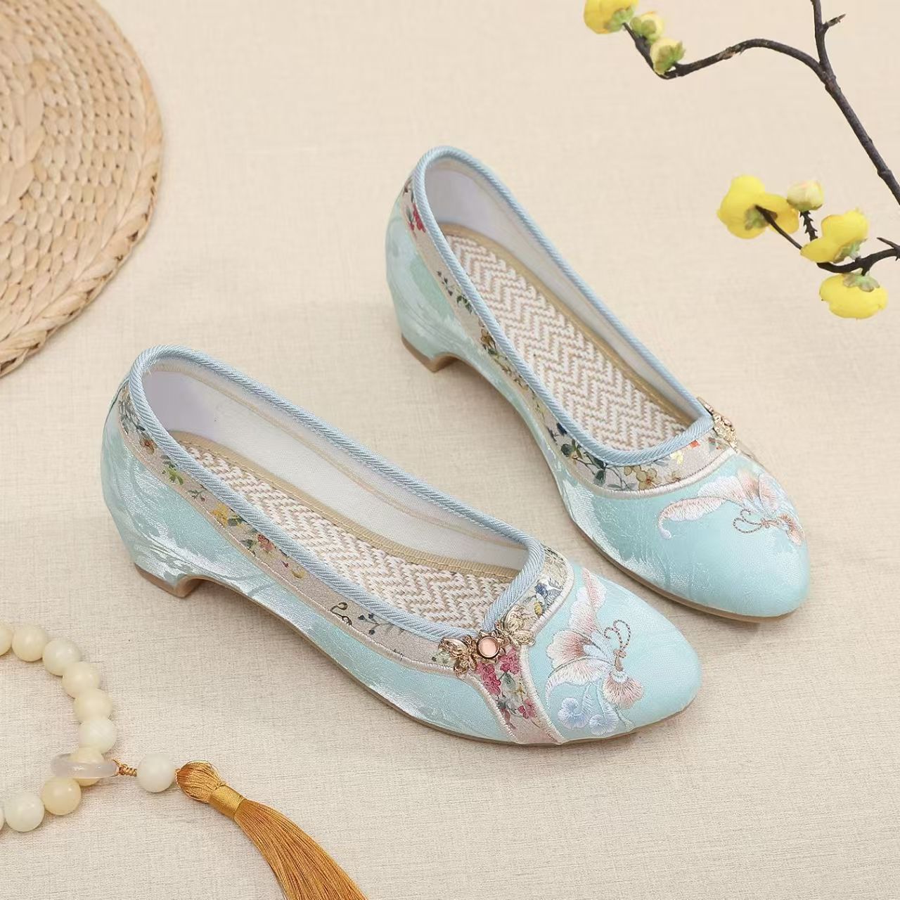 Woman Low Heel Embroidered Che - Embroidery Style recension och pris