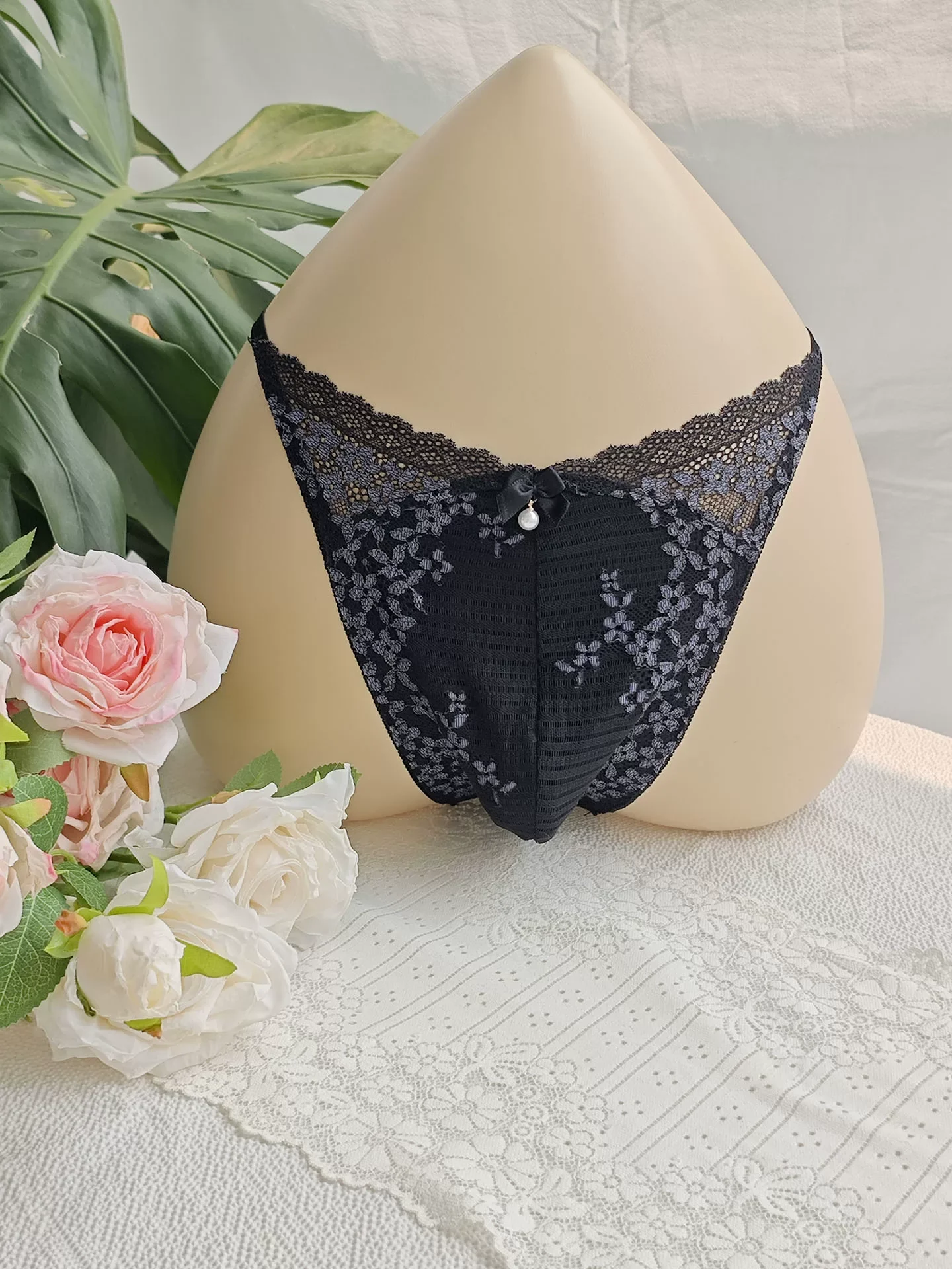 Black Lace Man's T-brief Embro - Embroidery Gift recension och pris