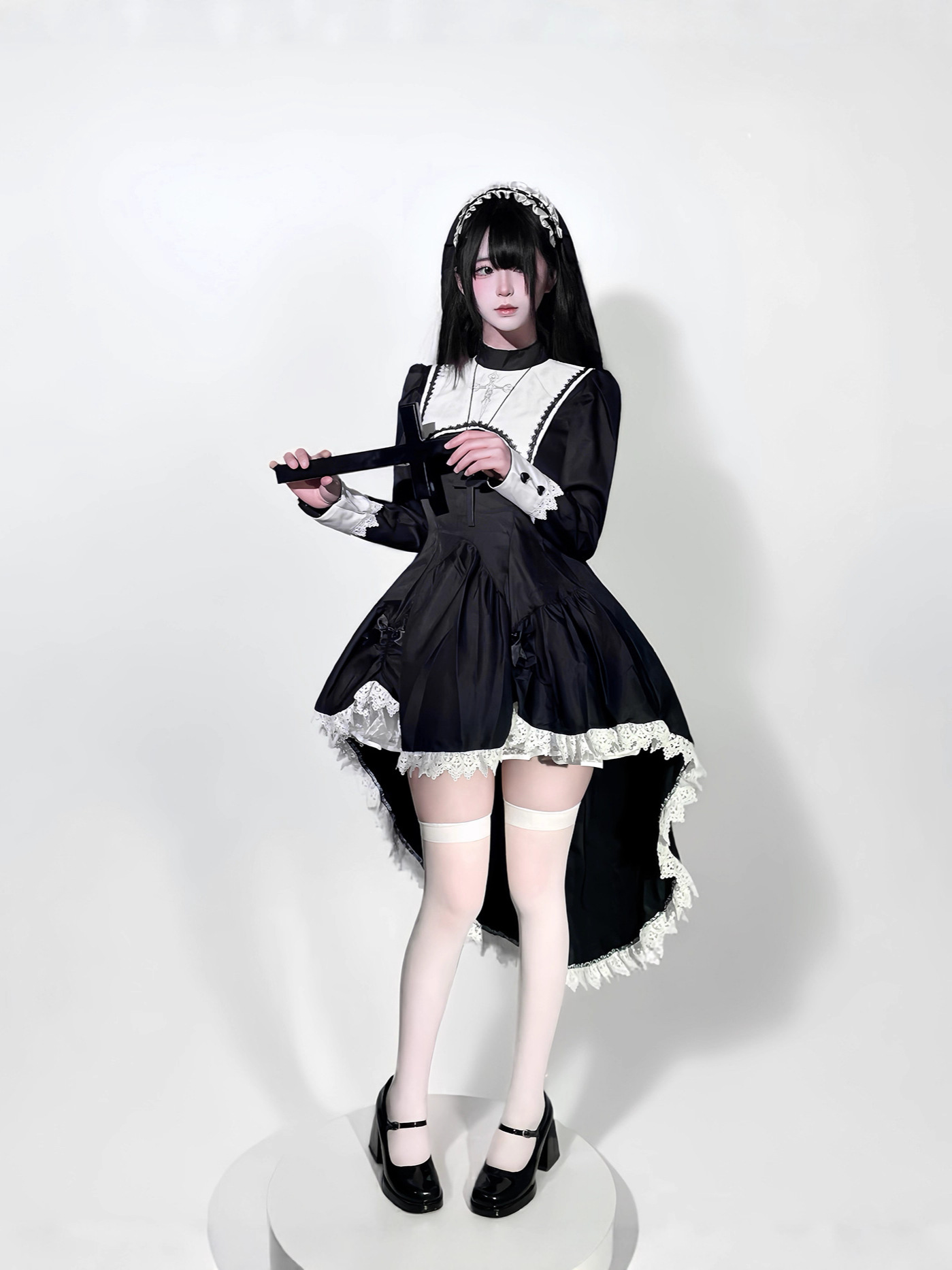 Gothic style dark embroidery c - Embroidery Class recension och pris