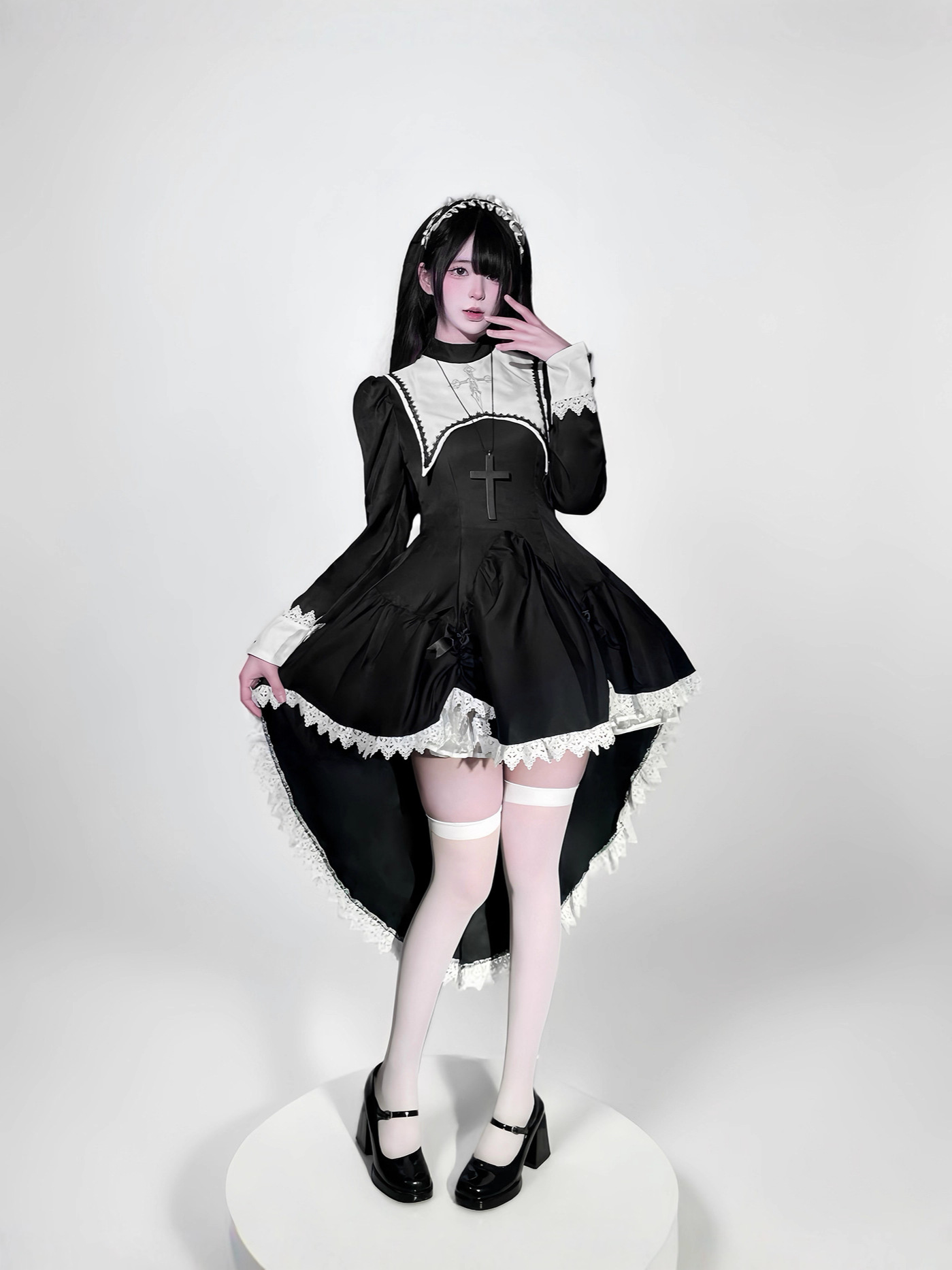 Gothic style dark embroidery c - Embroidery Class recension och pris