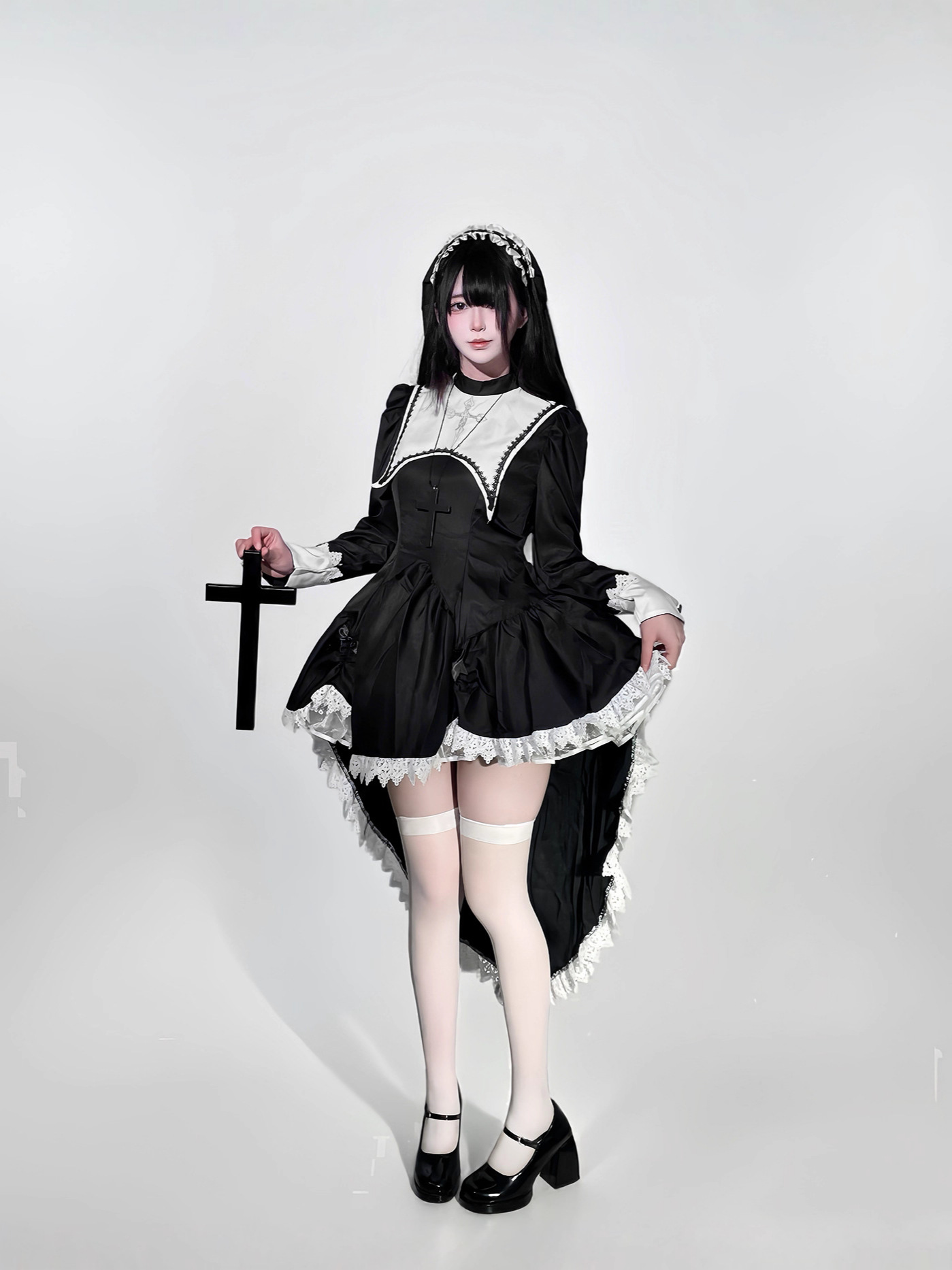 Gothic style dark embroidery c - Embroidery Class recension och pris