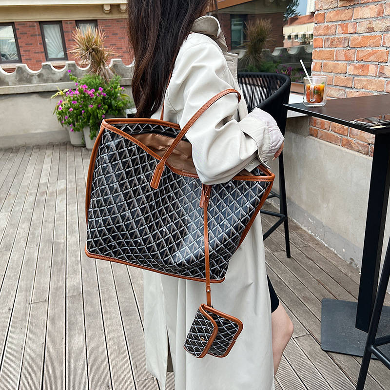 Fashionable Versatile Tote Bag - Embroidery Class recension och pris