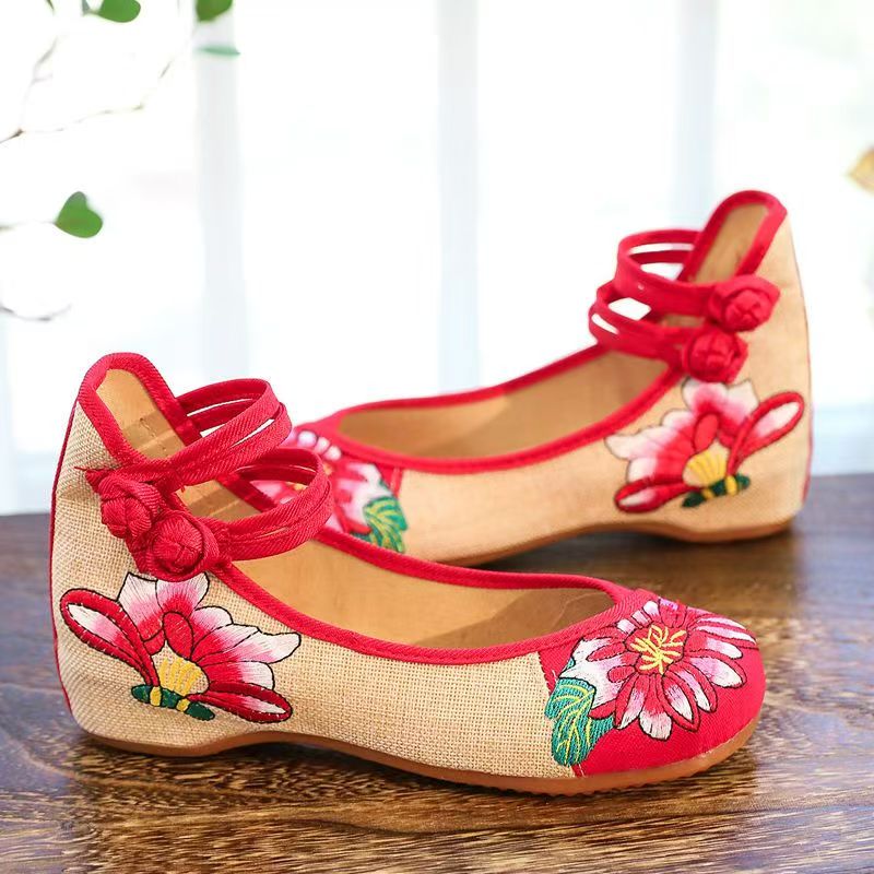 Woman Wedges Embroidered Cloth - Embroidery Fabric recension och pris