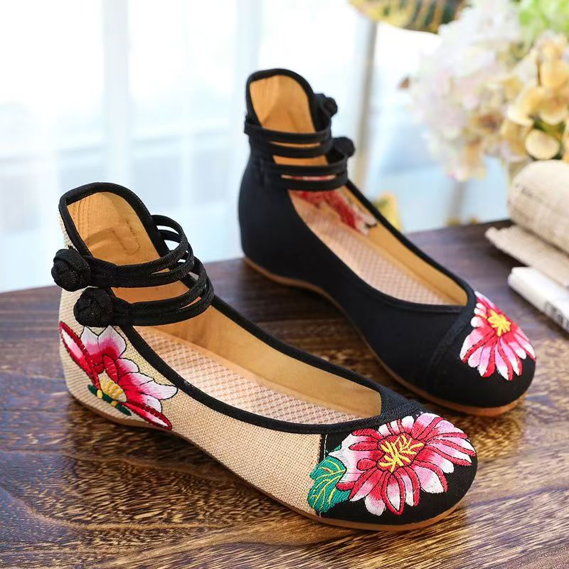 Woman Wedges Embroidered Cloth - Embroidery Fabric recension och pris