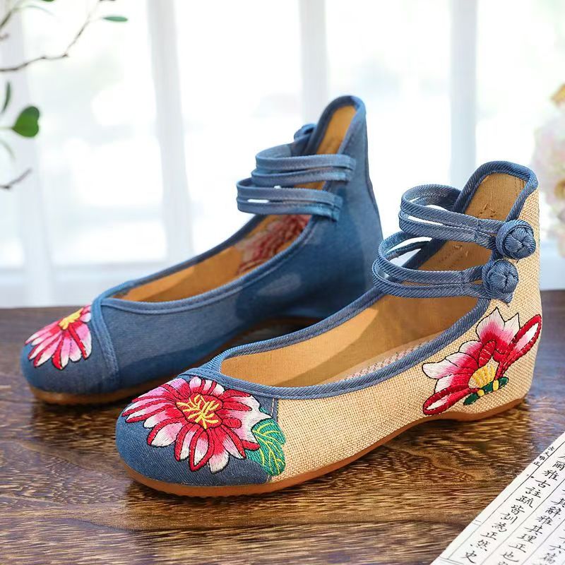 Woman Wedges Embroidered Cloth - Embroidery Fabric recension och pris
