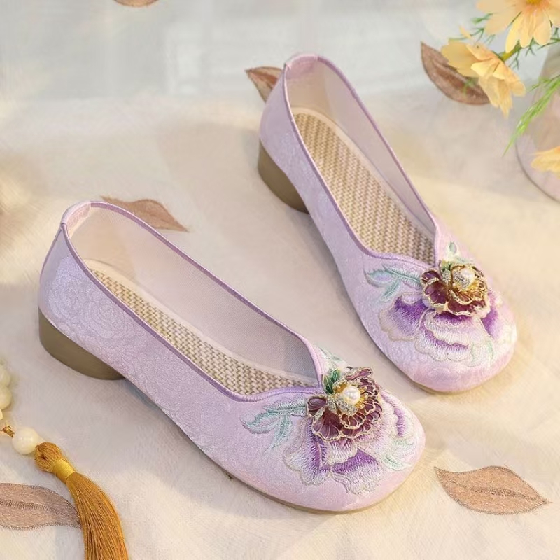 Woman Low Heel Embroidered Clo - Embroidery Fabric recension och pris