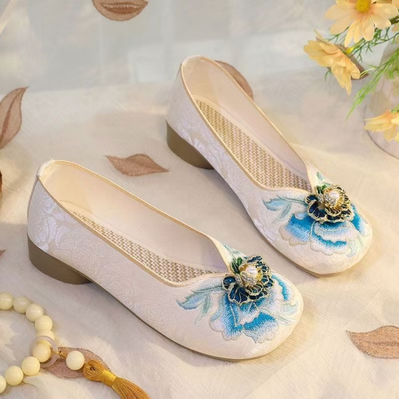 Woman Low Heel Embroidered Clo - Embroidery Fabric recension och pris