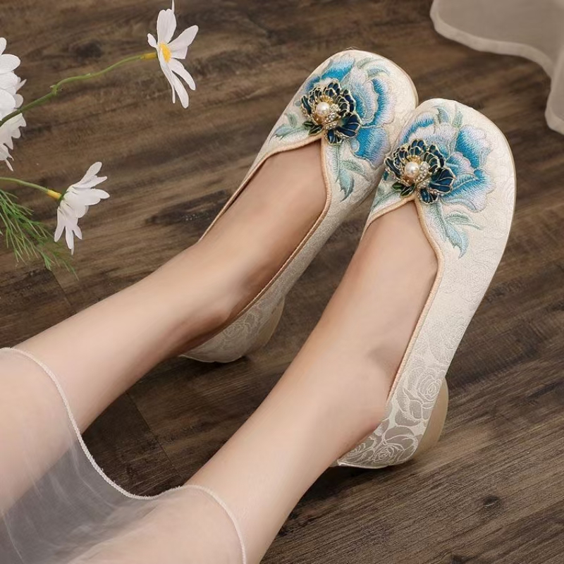 Woman Low Heel Embroidered Clo - Embroidery Fabric recension och pris